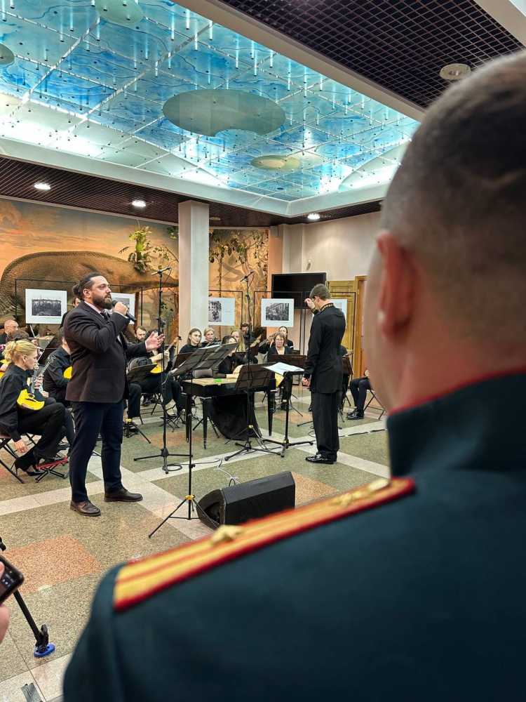 «Когда звучит музыка, пушки молчат»
